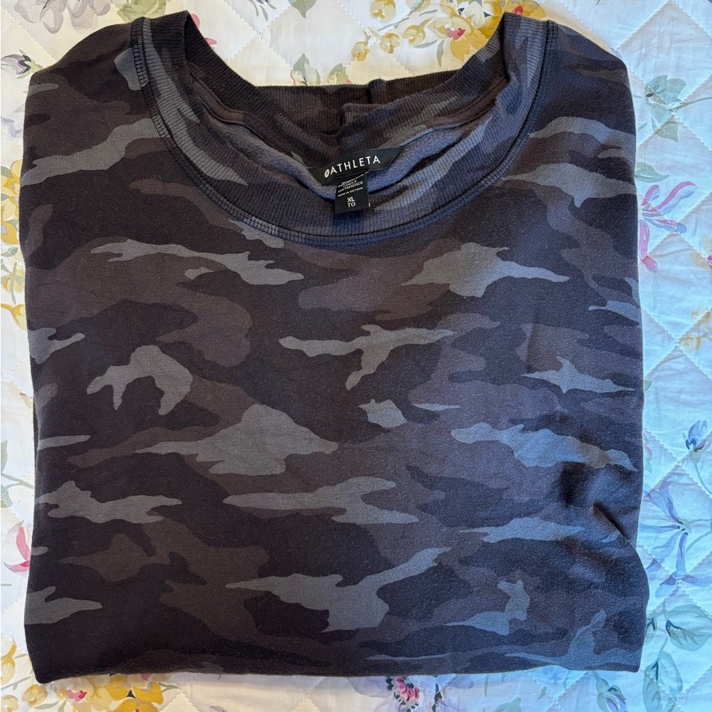 Athleta Women's Crewneck Sweater in Black and Gray Camo